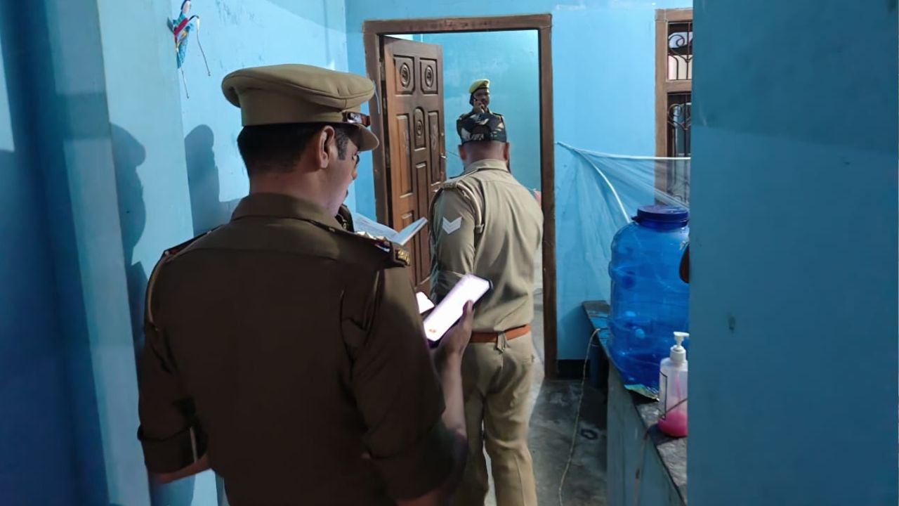 निजी अस्पताल के कर्मचारी ने की आत्महत्या! किराए के कमरे में फंदे से लटका मिला शव, जांच में जुटी पुलिस