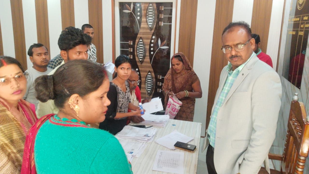 BLO of the Day: उत्कृष्ट बीएलओ को मिलेंगे आकर्षक उपहार, DM संतोष कुमार शर्मा की बड़ी घोषणा