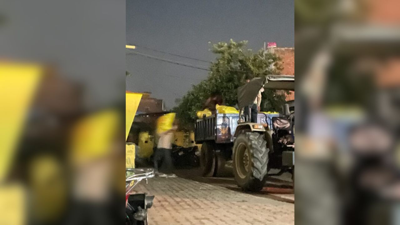 महराजगंज में आधी रात को खाद तस्करी का बड़ा खुलासा, सचिव राजेश यादव सस्पेंड; पढ़ें पूरी खबर