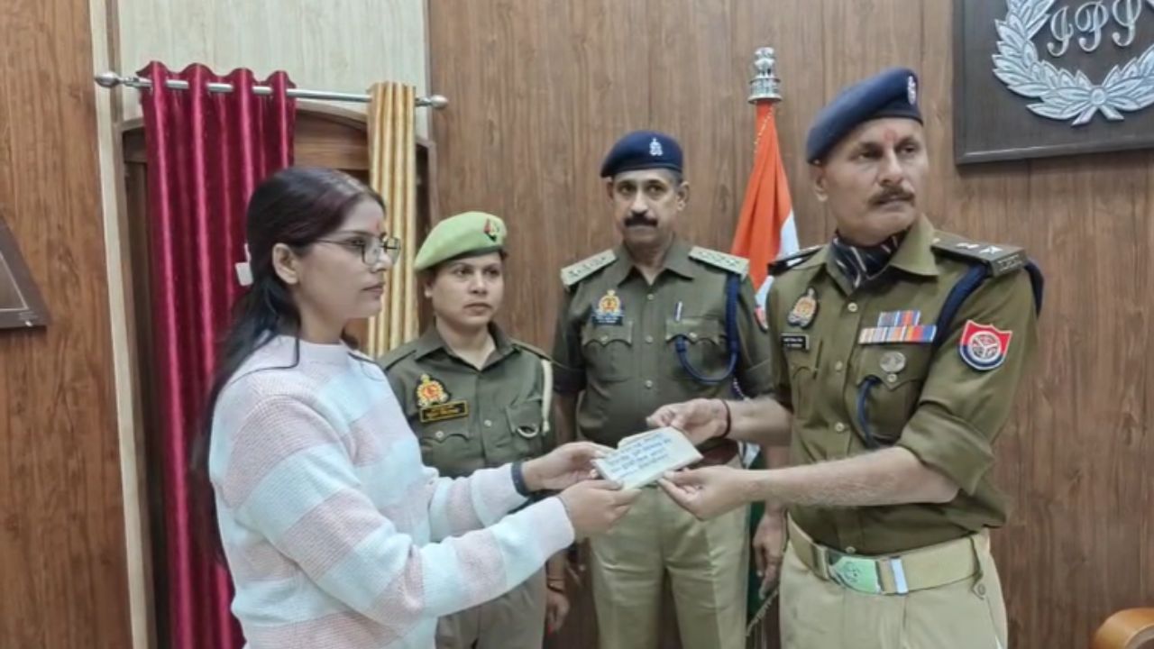 गोरखपुर GRP का रिकॉर्ड तोड़ अभियान: साल में अब तक 1570 मोबाइल बरामद, 248 फोन लौटे असली मालिकों के हाथ