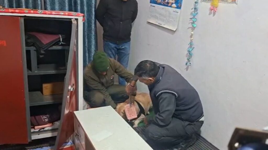 Theft at jewellery shop