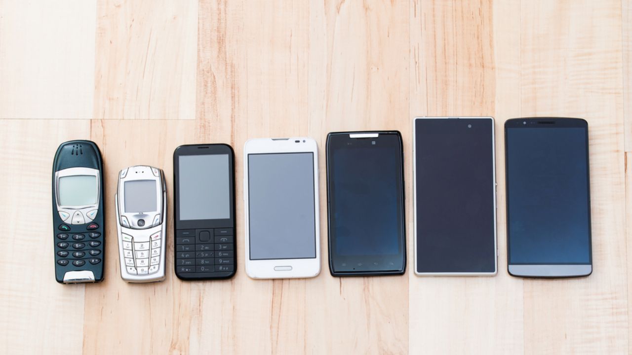 नए फोन में कंपनियां कई एनिमेशन, मोशन इफेक्ट और अतिरिक्त फीचर्स देती हैं जो देखने में अच्छे लगते हैं, लेकिन प्रोसेसर और बैटरी पर लोड डालते हैं। यूजर अपनी जरूरत के हिसाब से इन्हें सेटिंग्स में जाकर बंद कर सकते हैं। ऐसा करने से फोन की स्पीड लंबे समय तक बनी रहती है। नए फोन में कंपनियां कई एनिमेशन, मोशन इफेक्ट और अतिरिक्त फीचर्स देती हैं जो देखने में अच्छे लगते हैं, लेकिन प्रोसेसर और बैटरी पर लोड डालते हैं। यूजर अपनी जरूरत के हिसाब से इन्हें सेटिंग्स में जाकर बंद कर सकते हैं। ऐसा करने से फोन की स्पीड लंबे समय तक बनी रहती है।