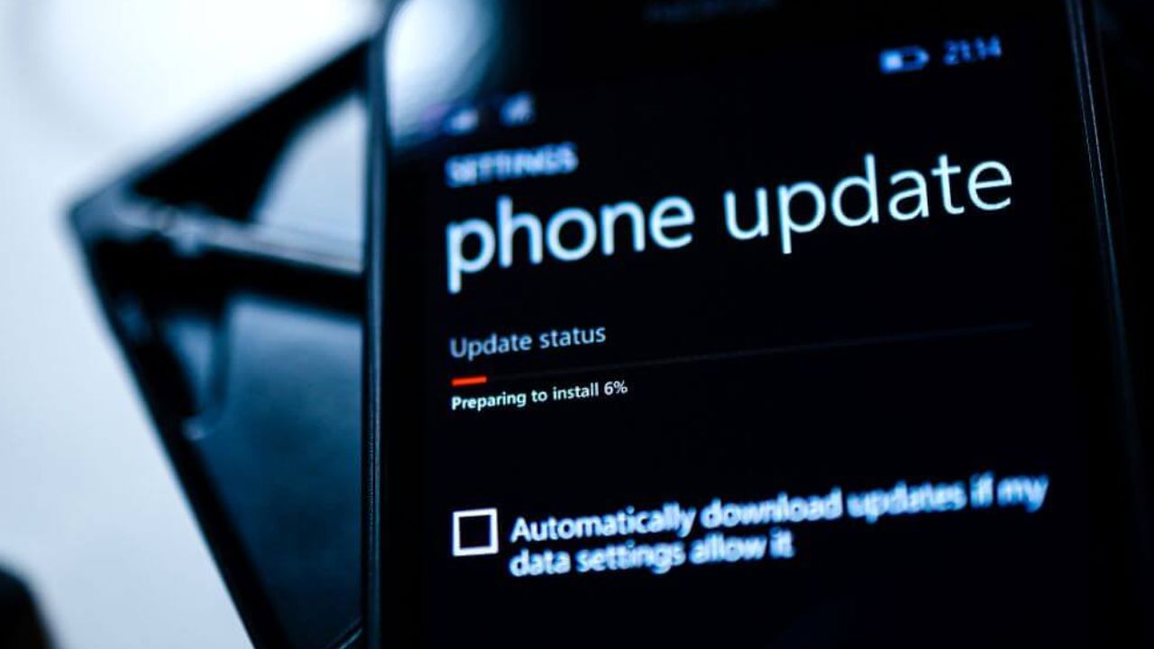 भले ही कुछ लोग कवर और स्क्रीन गार्ड लगाने से फोन का लुक खराब समझते हों, लेकिन ये फोन को गिरने या टकराने पर होने वाले बड़े नुकसान से बचाते हैं। मजबूत टेम्पर्ड ग्लास और अच्छा कवर फोन की बाहरी चमक और स्क्रीन को नए जैसी बनाए रखते हैं। भले ही कुछ लोग कवर और स्क्रीन गार्ड लगाने से फोन का लुक खराब समझते हों, लेकिन ये फोन को गिरने या टकराने पर होने वाले बड़े नुकसान से बचाते हैं। मजबूत टेम्पर्ड ग्लास और अच्छा कवर फोन की बाहरी चमक और स्क्रीन को नए जैसी बनाए रखते हैं।