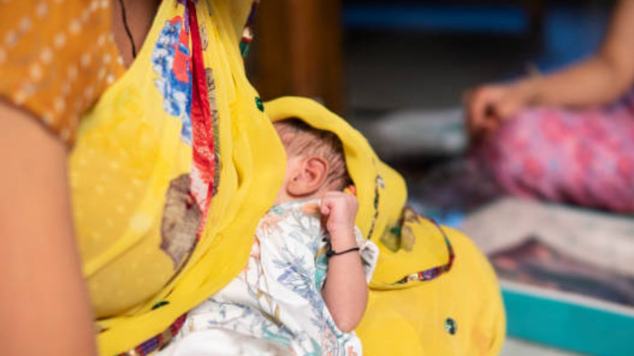 OMG: मां के दूध में मिली ऐसी चीज, जिससे हो सकता है कैंसर, पढ़ें हैरान करने वाला खुलासा