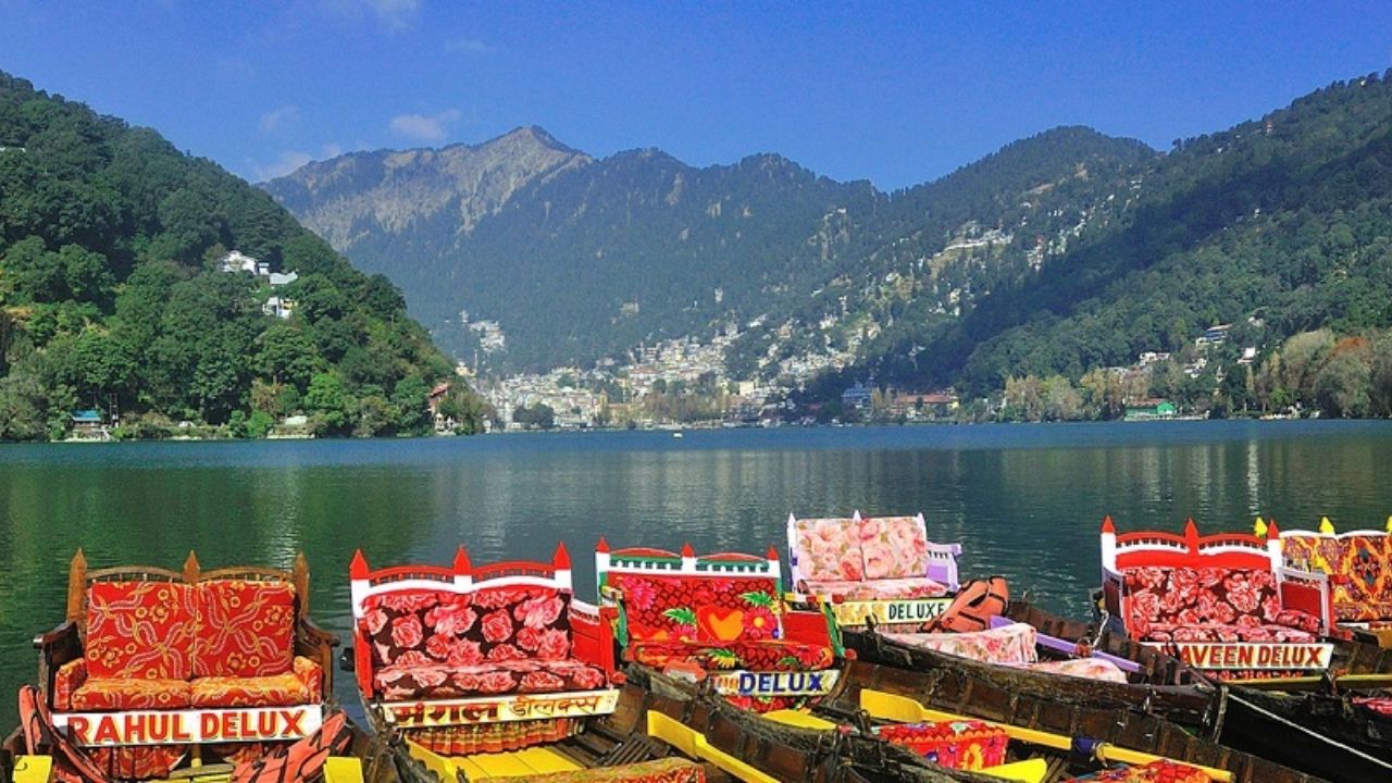 आज का नैनीताल सिर्फ पर्यटन स्थल नहीं है, बल्कि इतिहास, संस्कृति और आध्यात्मिकता का संगम बन चुका है। घने जंगल, शांत झील और पौराणिक कथाएं इसे हर मौसम में पर्यटकों के लिए स्वर्ग जैसी जगह बनाती हैं। जन्मदिन के अवसर पर शहर अपने आप में उत्सव और सुकून का अनुभव कराता है, जैसे प्रकृति खुद अपने आगंतुकों को आमंत्रित कर रही हो।