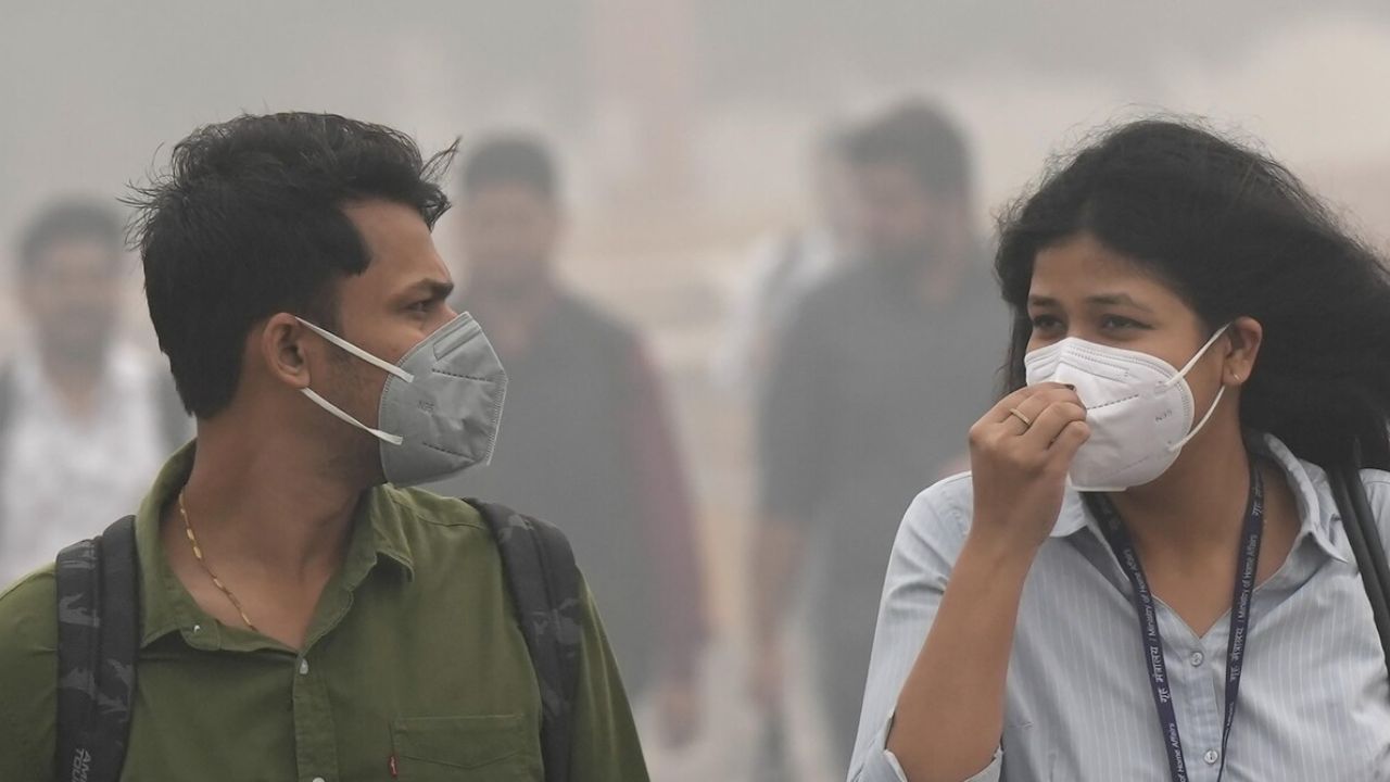 एम्स के पूर्व निदेशक की चेतावनी: दिल्ली में पब्लिक हेल्थ इमरजेंसी, हवा COVID से भी ज्यादा खतरनाक!