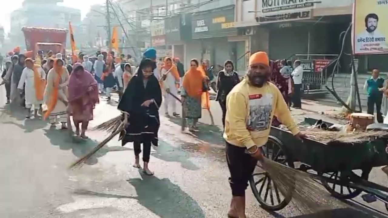 गुरु तेग बहादुर जी की 350वीं शहीदी जयंती: रायबरेली में निकली भव्य शोभायात्रा, पूरे शहर में भक्तिमय उत्सव