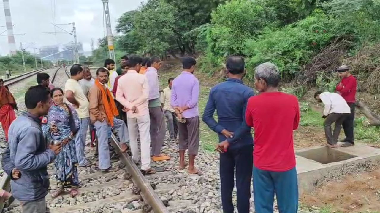 Sonbhadra Crime: रेलवे क्रॉसिंग पर अज्ञात शव मिलने से सनसनी, पुलिस ने शुरू की जांच