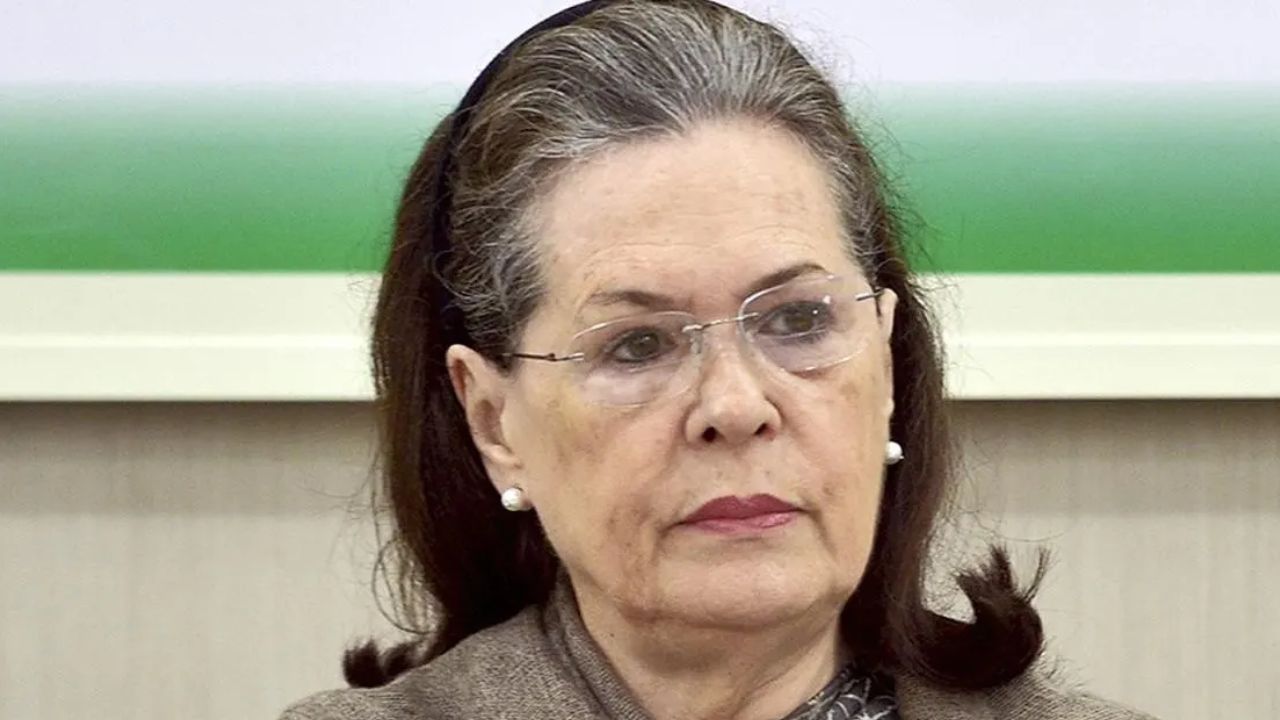 सांसद का शीतकालीन सत्र: 30 नवंबर को सोनिया गांधी के आवास पर कांग्रेस की रणनीति बैठक, कई मुद्दों पर सरकार को घेरेगी पार्टी