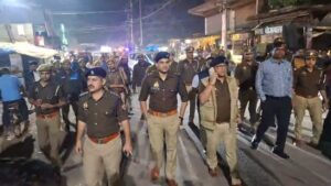 UP News: दिल्ली ब्लास्ट के बाद रायबरेली में भी हाई अलर्ट, एसपी खुद उतरे चैकिंग अभियान में