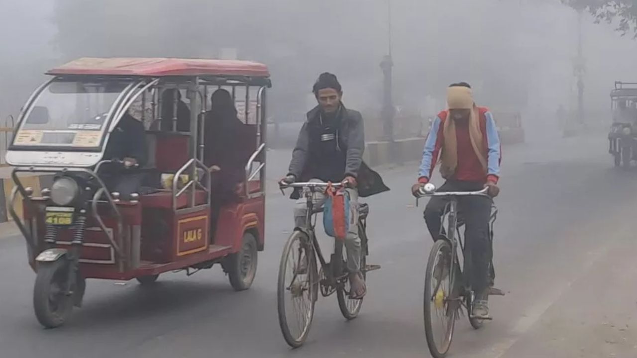 UP Weather Update: बारिश के बाद यूपी में कोहरे का कहर, तापमान में गिरावट; IMD ने जारी किया अलर्ट
