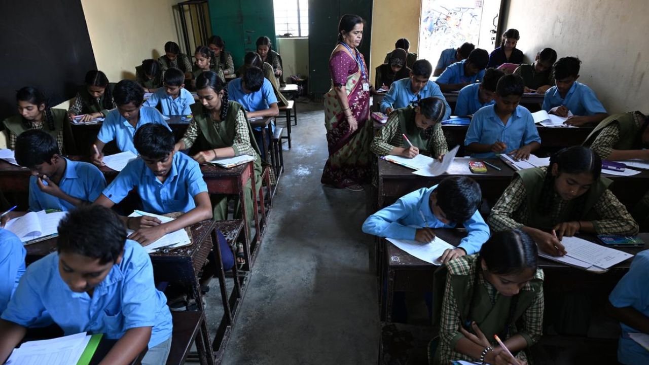 देहरादून में राष्ट्रपति द्रौपदी मुर्मु का आगमन: प्रशासन सतर्क, 3 नवंबर को चयनित स्कूलों में अवकाश घोषित