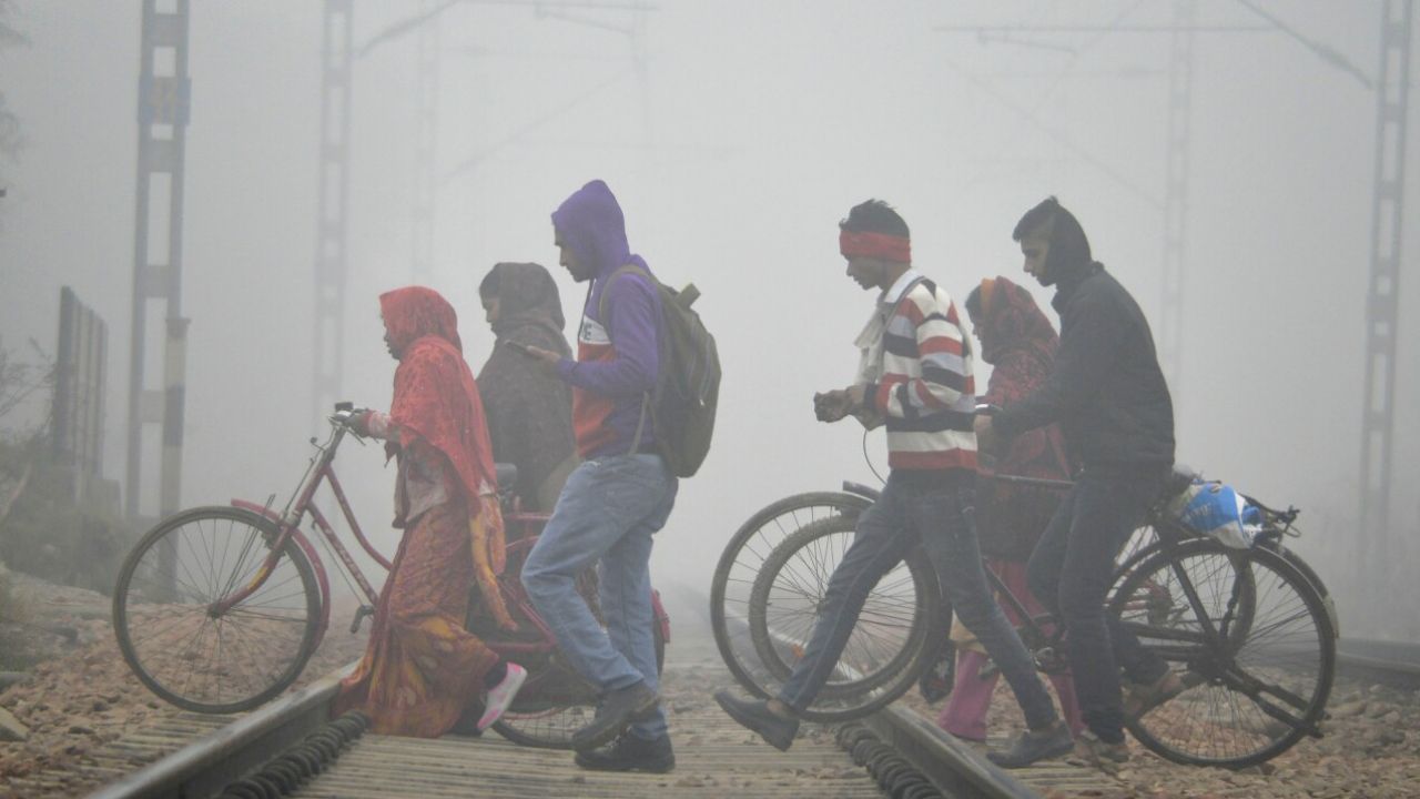 राजधानी लखनऊ में न्यूनतम तापमान 11℃ और अधिकतम 27.6℃ दर्ज किया गया, जो दिन में राहत देता है। वहीं मुरादाबाद, इटावा, नजीबाबाद और बरेली में अधिकतम तापमान 23℃ से 24.7℃ के बीच रहा। (Img: Google)