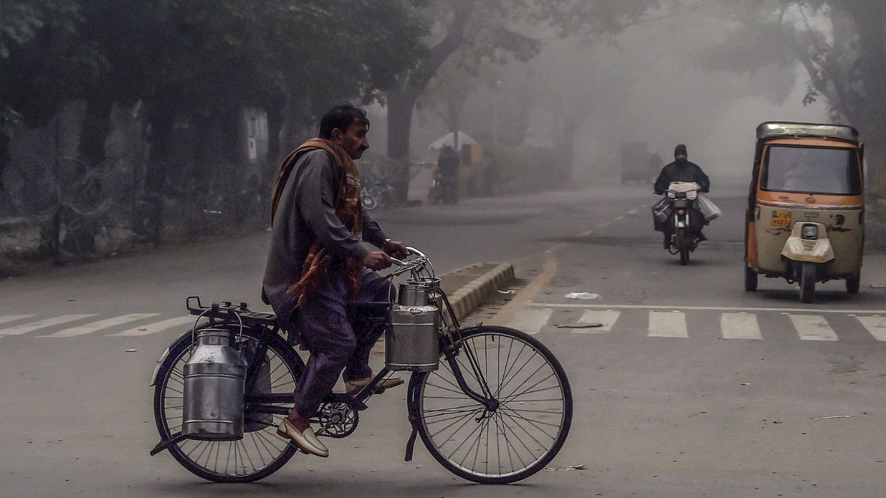 29 और 30 नवंबर को पश्चिमी और पूर्वी UP में सुबह-सुबह हल्के से मध्यम कोहरे की संभावना जताई गई है। दिसंबर के पहले हफ्ते में भी रात और सुबह कोहरे के छाने के आसार हैं। (Img: Google)