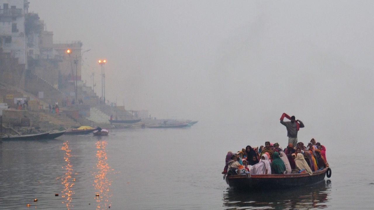 UP में सर्दी का प्रहार: रातों में बढ़ी ठिठुरन, अगले 48 घंटे और कठिन; कोहरे की चादर में लिपटा रहेगा प्रदेश