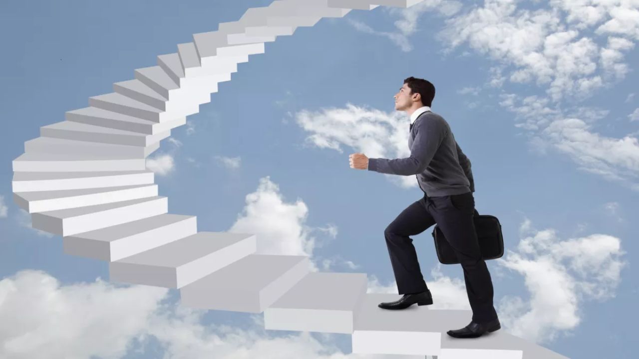 अपनी सेहत को प्राथमिकता दें: सफलता का कोई मतलब नहीं है अगर सेहत सही नहीं है। मानसिक और शारीरिक रूप से स्वस्थ रहकर ही आप हर मुश्किल से जूझ सकते हैं। इस साल खुद से वादा करें कि आप अपनी सेहत को सबसे ऊपर रखेंगे। नियमित व्यायाम, सही खानपान और पर्याप्त नींद आपके सफलता के रास्ते में मददगार साबित होंगे। (Img- Internet)