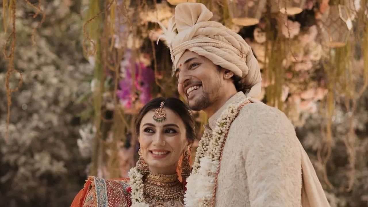 दर्शन रावल: गायक दर्शन रावल ने अपनी लॉन्गटाइम दोस्त धरल सुरेलिया से 18 जनवरी 2025 को अंतरंग समारोह में शादी की। (Img- Internet)