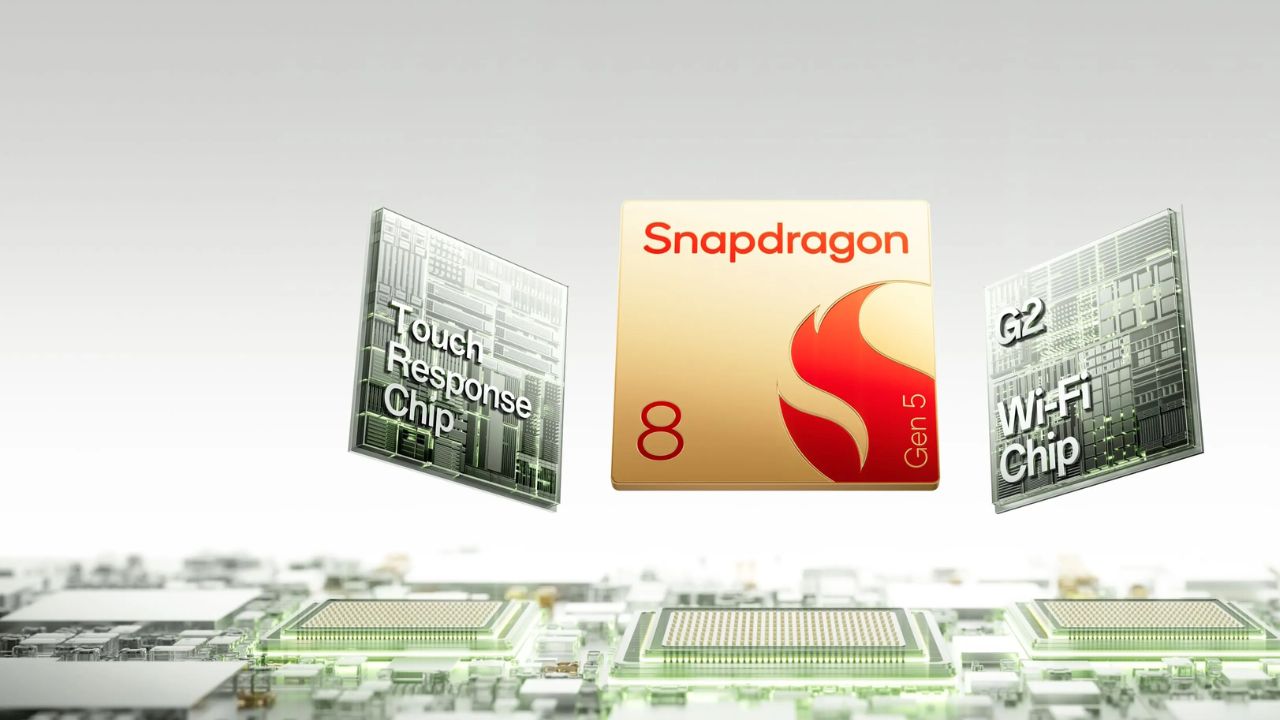 OnePlus 15R में Qualcomm का 3nm Snapdragon 8 Gen 5 चिपसेट है, जो 3.8GHz की पीक क्लॉक स्पीड देता है। स्मार्टफोन 12GB LPDDR5x रैम और 512GB तक UFS 4.1 इंटरनल स्टोरेज के साथ आता है। इसके अलावा, Adreno 8 series GPU और G2 Wi-Fi चिप से लैस है। (Img- OnePlus) OnePlus 15R में Qualcomm का 3nm Snapdragon 8 Gen 5 चिपसेट है, जो 3.8GHz की पीक क्लॉक स्पीड देता है। स्मार्टफोन 12GB LPDDR5x रैम और 512GB तक UFS 4.1 इंटरनल स्टोरेज के साथ आता है। इसके अलावा, Adreno 8 series GPU और G2 Wi-Fi चिप से लैस है। (Img- OnePlus)