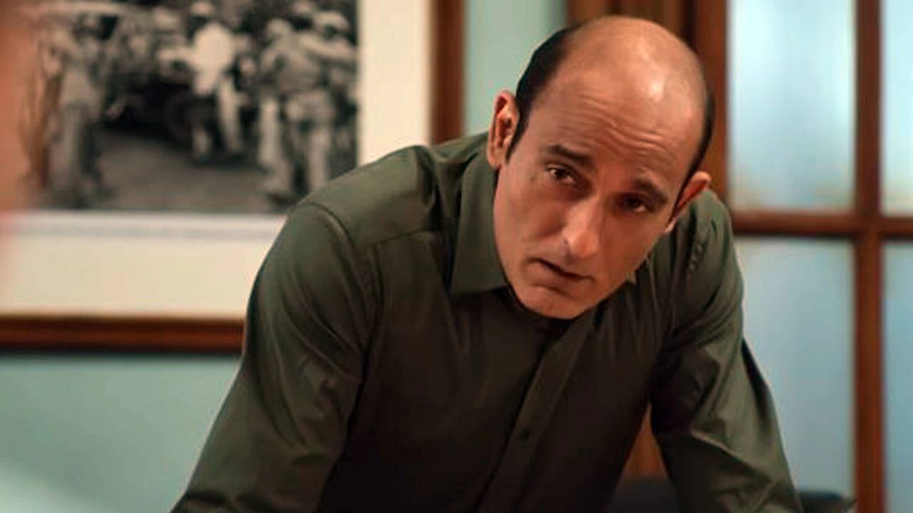 अक्षय खन्ना भले ही सोशल मीडिया पर एक्टिव न हों, लेकिन उनके फैशन मोमेंट्स हमेशा बोल्ड, सिंपल और क्लासी रहे हैं। ‘धुरंधर’ की सफलता के बाद उनके स्टाइल और स्क्रीन प्रेजेंस का जादू एक बार फिर दर्शकों को दीवाना बना रहा है। (Img- Internet) अक्षय खन्ना भले ही सोशल मीडिया पर एक्टिव न हों, लेकिन उनके फैशन मोमेंट्स हमेशा बोल्ड, सिंपल और क्लासी रहे हैं। ‘धुरंधर’ की सफलता के बाद उनके स्टाइल और स्क्रीन प्रेजेंस का जादू एक बार फिर दर्शकों को दीवाना बना रहा है। (Img- Internet)