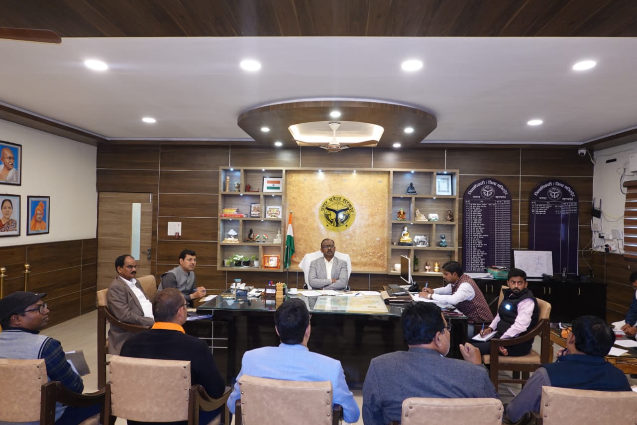 NEET-JEE कोचिंग जल्द शुरू करने के निर्देश, DM Maharajganj ने कहा, छात्रों का समय न हो बर्बाद