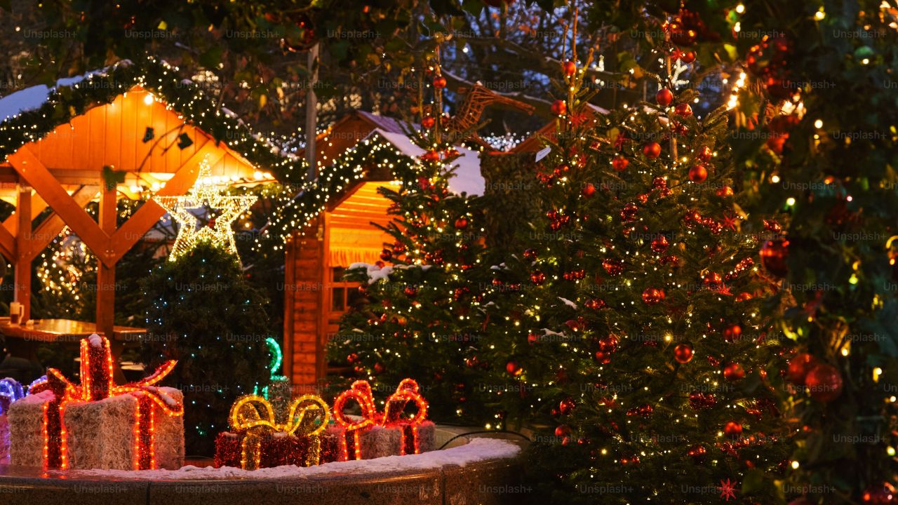 क्रिसमस 25 दिसंबर को इसलिए मनाया जाता है क्योंकि चौथी सदी में रोम के सम्राट कॉन्सटेंटाइन ने इस दिन को यीशु मसीह के जन्मदिवस के रूप में आधिकारिक मान्यता दी। (Img- Google) क्रिसमस 25 दिसंबर को इसलिए मनाया जाता है क्योंकि चौथी सदी में रोम के सम्राट कॉन्सटेंटाइन ने इस दिन को यीशु मसीह के जन्मदिवस के रूप में आधिकारिक मान्यता दी। (Img- Google)