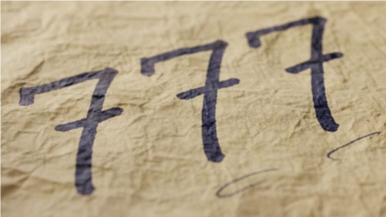 777 ट्रेंड का धमाका: स्पिरिचुअल सिग्नल से लेकर बोइंग जेट तक, क्यों छाया है इंटरनेट पर यह नंबर?
