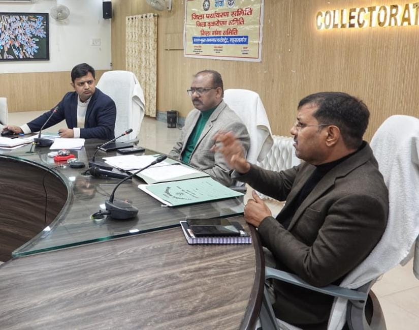 महराजगंज में पर्यावरण संरक्षण पर सख्त जिलाधिकारी, डोर-टू-डोर कूड़ा निस्तारण पर जोर