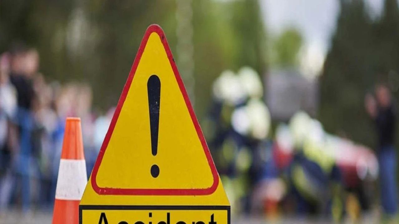 Accident in UP: फतेहपुर में भीषण सड़क हादसा, ई-रिक्शा चालक की मौत