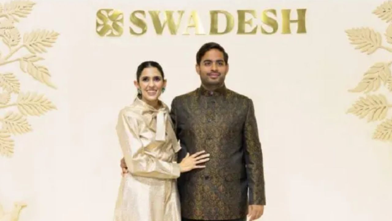 रिलायंस जियो इन्फोकॉम लिमिटेड के चेयरमैन आकाश अंबानी और उनकी पत्नी श्लोका मेहता ने भी इस आयोजन में भाग लिया और भारतीय कलाकारों और शिल्पकारों का सम्मान किया। रिलायंस जियो इन्फोकॉम लिमिटेड के चेयरमैन आकाश अंबानी और उनकी पत्नी श्लोका मेहता ने भी इस आयोजन में भाग लिया और भारतीय कलाकारों और शिल्पकारों का सम्मान किया।