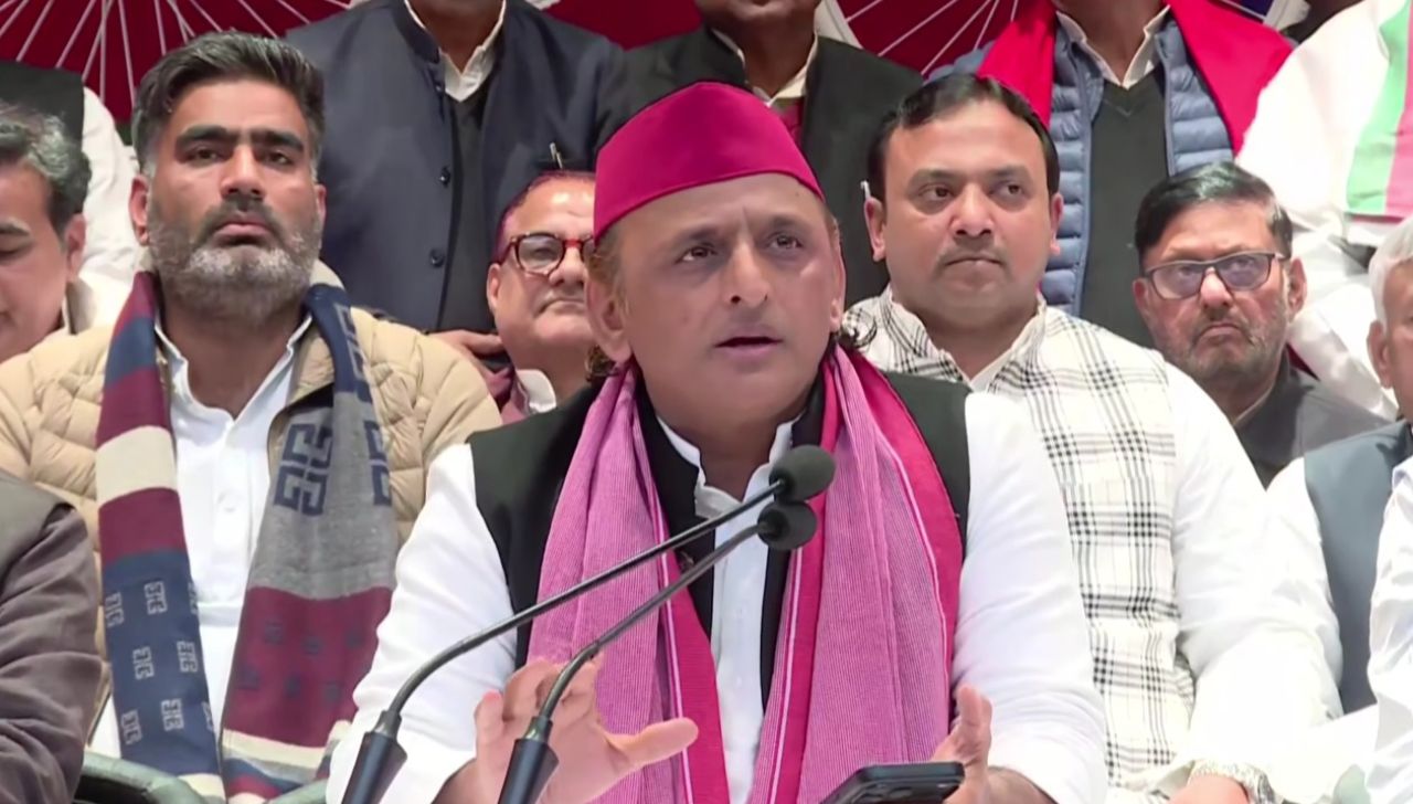 अखिलेश यादव ने कोडीन सिरप पर योगी सरकार को घेरा, फेक नौकरियों का कसा तंज