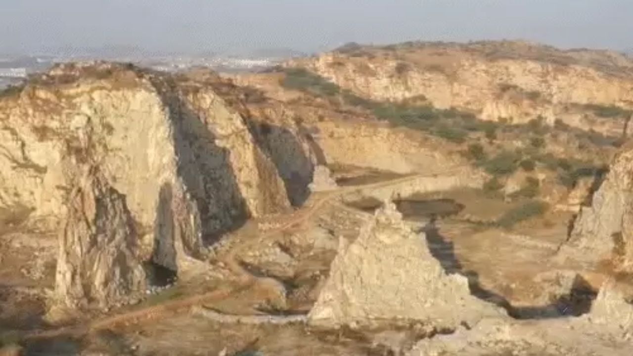 अरावली का सच: जहां पहाड़ थे, अब 50 फीट गहरे गड्ढे… NCR के कंस्ट्रक्शन का राज भिवाड़ी में खुला