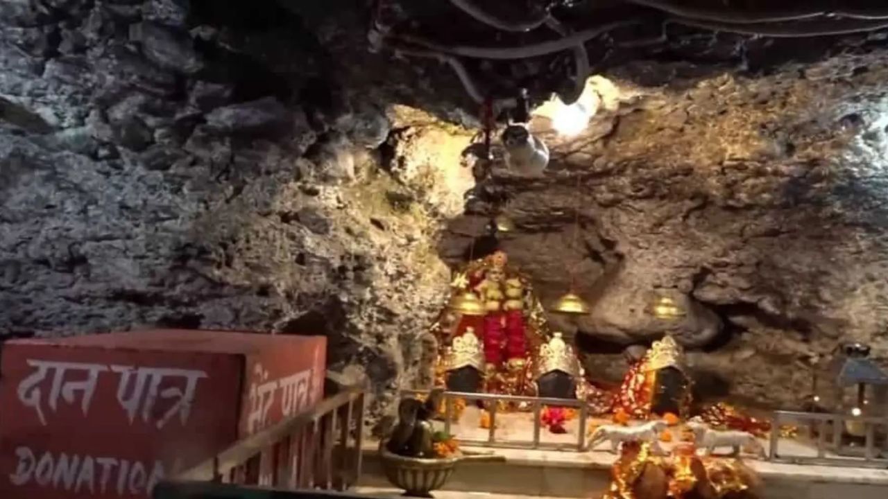 धार्मिक मान्यताओं के अनुसार अर्द्धकुंवारी गुफा में मां ने कन्या रूप में तपस्या की थी। यह स्थान भक्तों के लिए विशेष आस्था रखता है। (Img Source: Google)