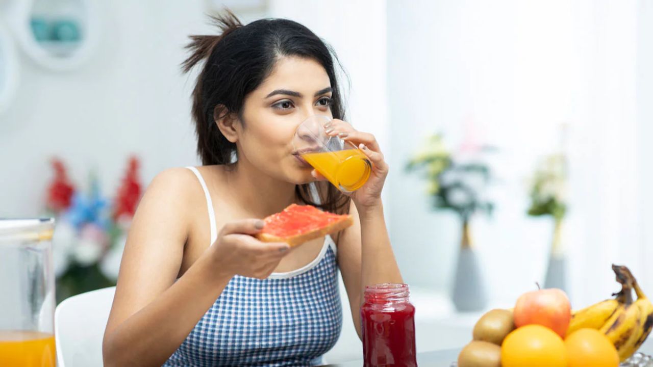 ब्लोटिंग और कब्ज से हैं परेशान? सुबह के नाश्ते में खाएं ये चीजें, पेट रहेगा हल्का