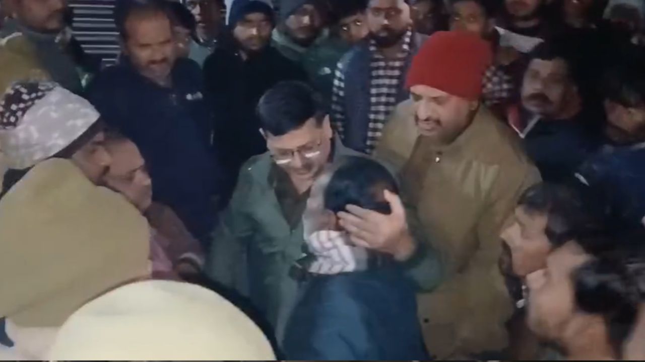 Badaun News: पहले बिल भरो फिर मिलेगा शव, परिजनों और पुलिस की झड़प