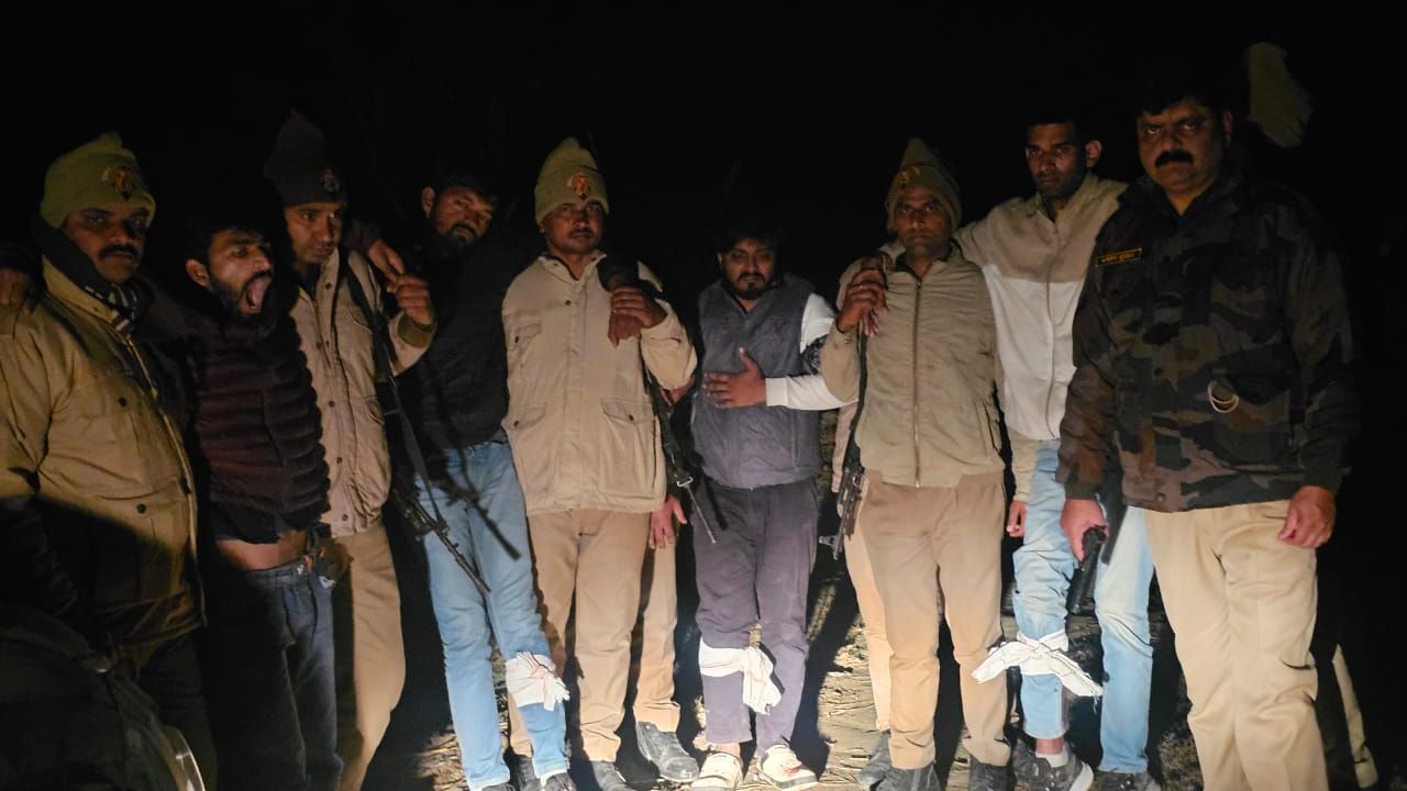 Ballia Encounter: आयुष यादव हत्याकांड के वांछित पांच बदमाश दबोचे गए, अवैध असलहा बरामद