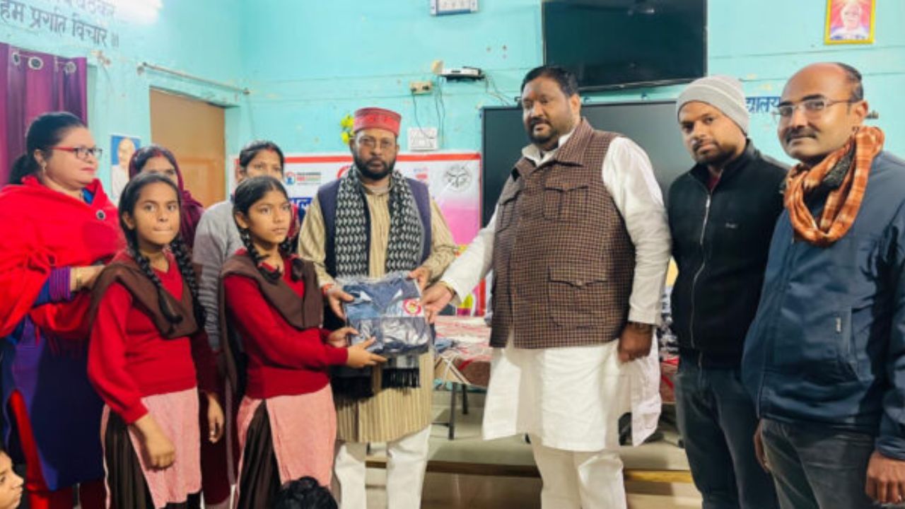 Balrampur: निबंध लेखन और चित्रकला प्रतियोगिताओं में छात्राओं ने दिखाया अपना हुनर