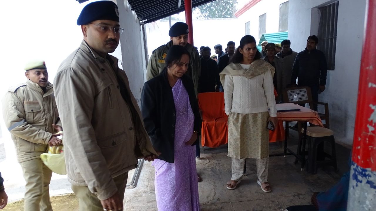 Mission Shakti: बांदा डीएम और एसपी ने महिला बंदियों से किया “शक्ति संवाद”, दिये ये निर्देश