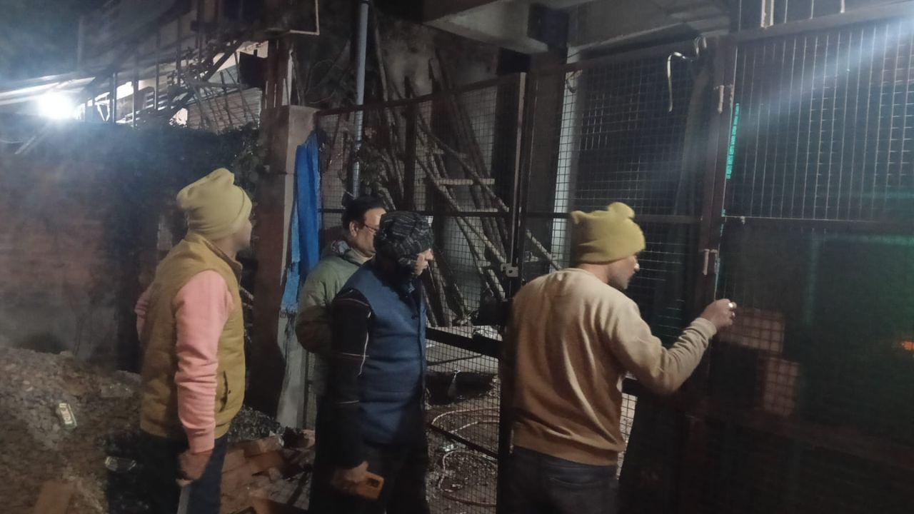 Uttar Pradesh: बांदा में अवैध शराब बिक्री पर बड़ी कार्रवाई, विशेष प्रवर्तन अभियान जारी