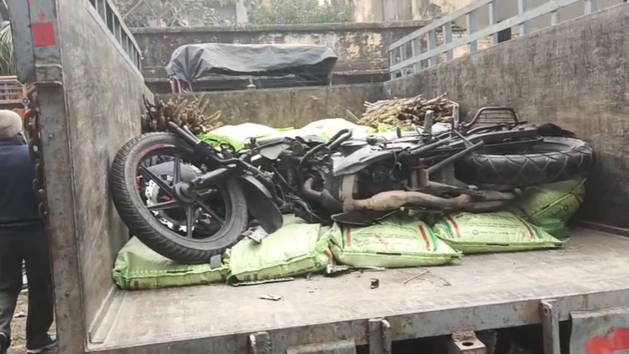 नववर्ष की खुशियों पर काल का पहरा: ट्रैक्टर-ट्रॉली से टकराई बाइक, दो युवकों की मौत