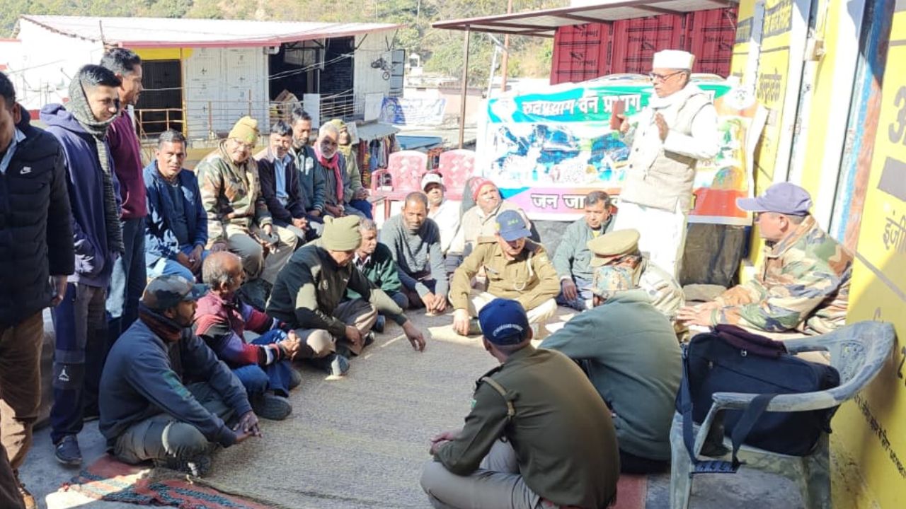 Uttarakhand News: मयाली बाजार में भालू की खौफनाक गतिविधि, वन विभाग का गुप्त अलर्ट जारी