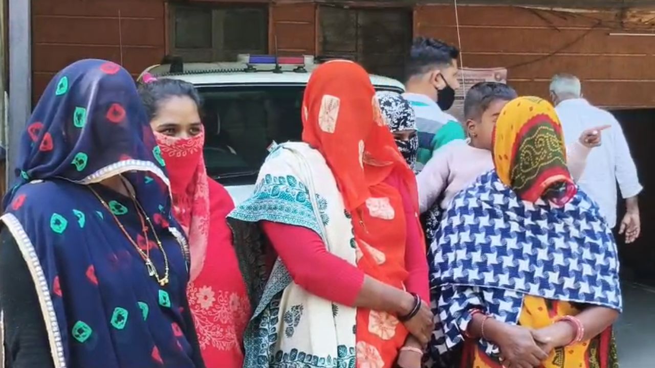 Bhilwara: पीड़ित महिलाओं ने एसपी से लगाई न्याय की गुहार, ये था मामला