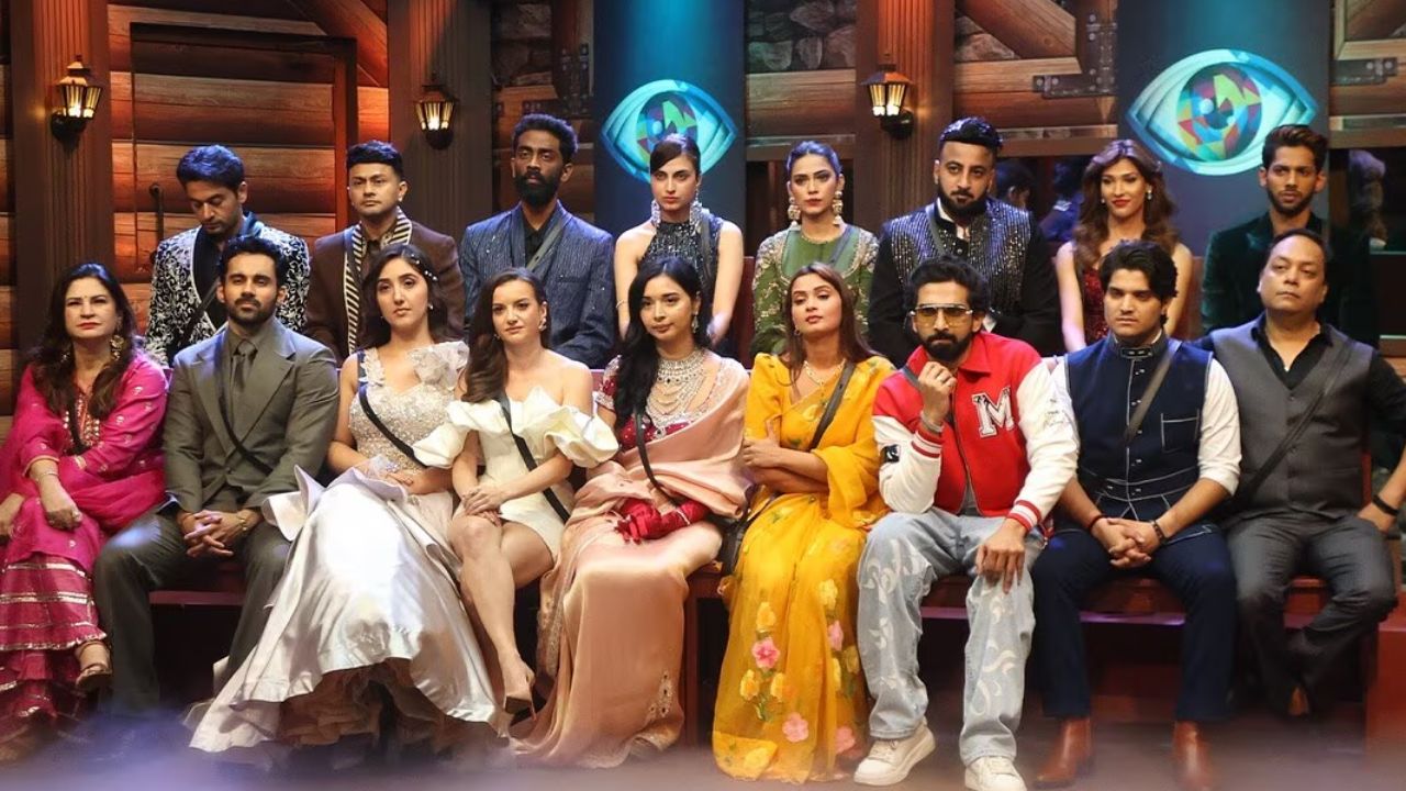 ‘बिग बॉस’ में हमेशा से ही कंटेस्टेंट्स के बीच टकराव और ड्रामा देखने को मिलता है और इस सीजन में भी यही हुआ। फिनाले में गौरव खन्ना का मुकाबला फरहाना भट्ट से था। लेकिन दिलचस्प बात यह रही कि फरहाना भट्ट ने शो के दौरान गौरव खन्ना का मजाक उड़ाया और उनकी आलोचना की थी। ‘बिग बॉस’ में हमेशा से ही कंटेस्टेंट्स के बीच टकराव और ड्रामा देखने को मिलता है और इस सीजन में भी यही हुआ। फिनाले में गौरव खन्ना का मुकाबला फरहाना भट्ट से था। लेकिन दिलचस्प बात यह रही कि फरहाना भट्ट ने शो के दौरान गौरव खन्ना का मजाक उड़ाया और उनकी आलोचना की थी।