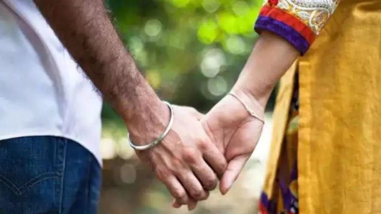 Bijnor News: प्रेमी युगल की दर्दनाक मौत, शहतूत के पेड़ से लटके मिले दोनों के शव