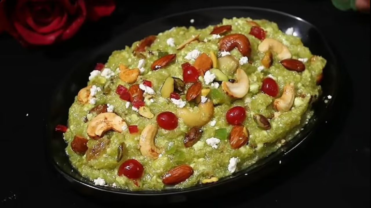 लौकी से बना हलवा भी एक हेल्दी डेजर्ट माना जाता है। कम घी और कम चीनी में भी इसका स्वाद शानदार आता है। (Img Source: google)