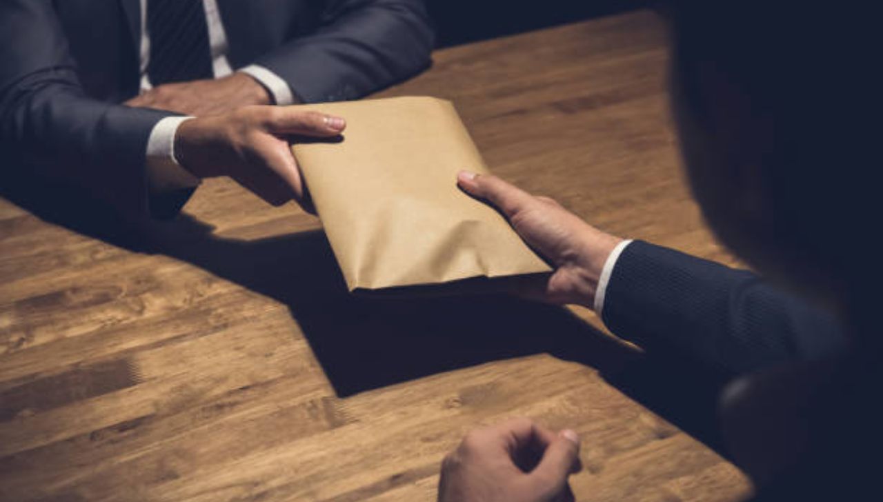 रिश्वतखोरी के खिलाफ CBI ने कसा शिकंजा, केंद्रीय विद्यालय का सेक्रेटेरिएट असिस्टेंट ऐसे हुआ गिरफ्तार