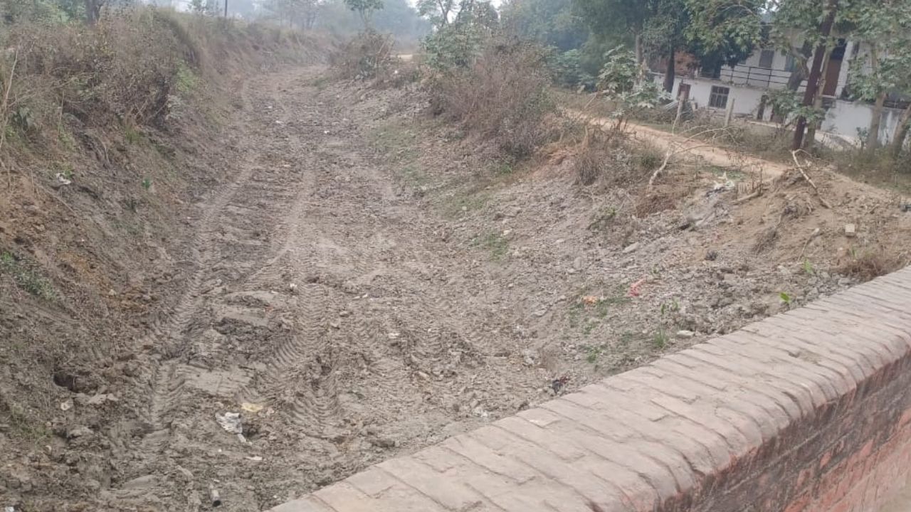 गोरखपुर में सरयू नहर अब भी सूखी, गेहूं की फसल पर मंडराया खतरा