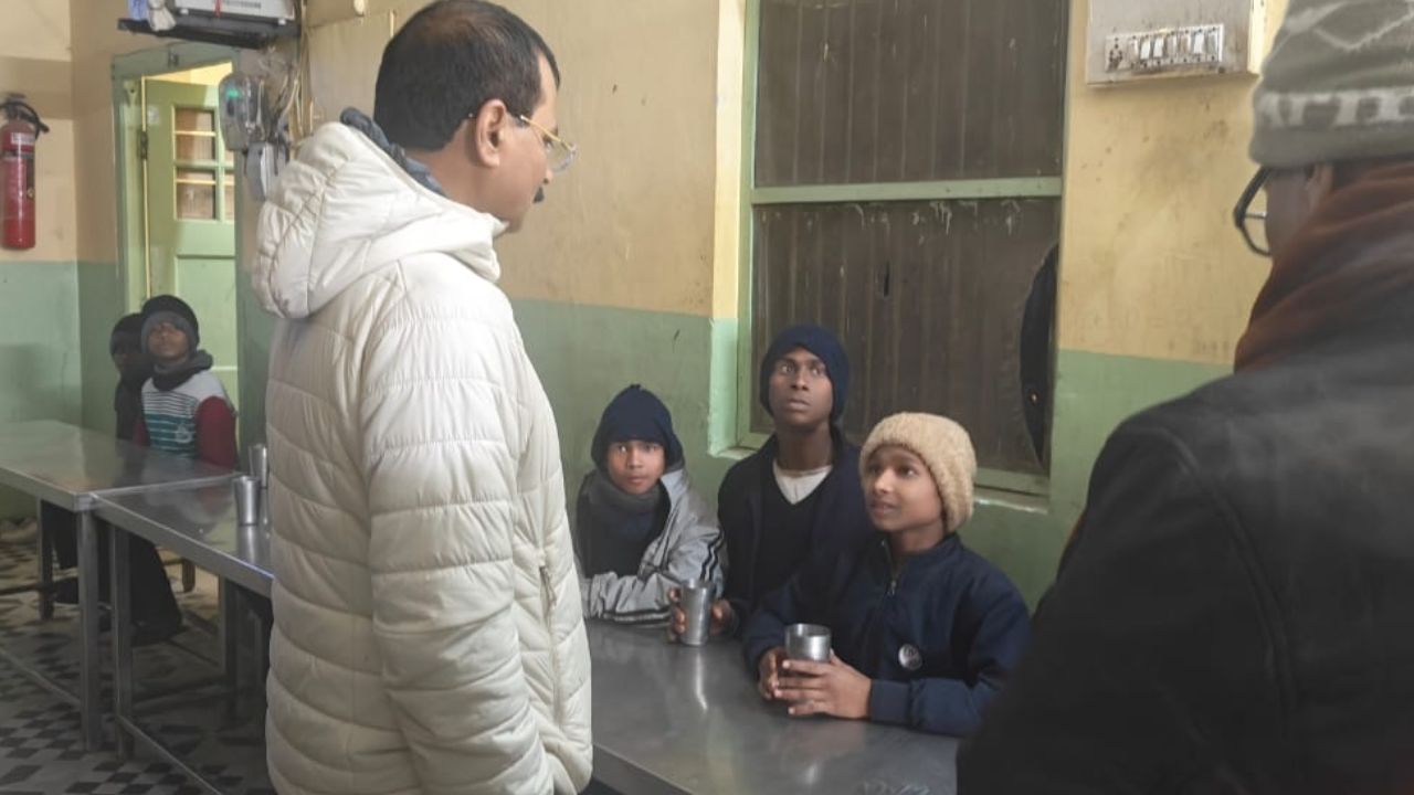 देवरिया बाल गृह का औचक निरीक्षण, बच्चों की सुरक्षा को लेकर सख्त संदेश