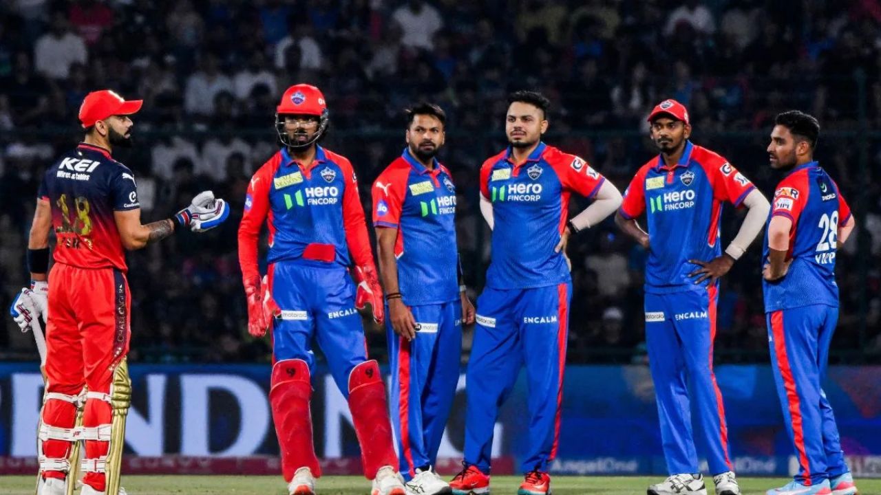 दिल्ली कैपिटल्स IPL 2026 के लिए पूरी तरह तैयार है। टीम ने हाल ही में नीलामी में कई बड़े नामों को अपनी टीम में शामिल किया है। पिछले साल टीम का प्रदर्शन उम्मीद के मुताबिक नहीं रहा था, लेकिन इस बार फ्रेंचाइजी का मकसद टॉप 4 में जगह बनाना है। (Img: Internet)
