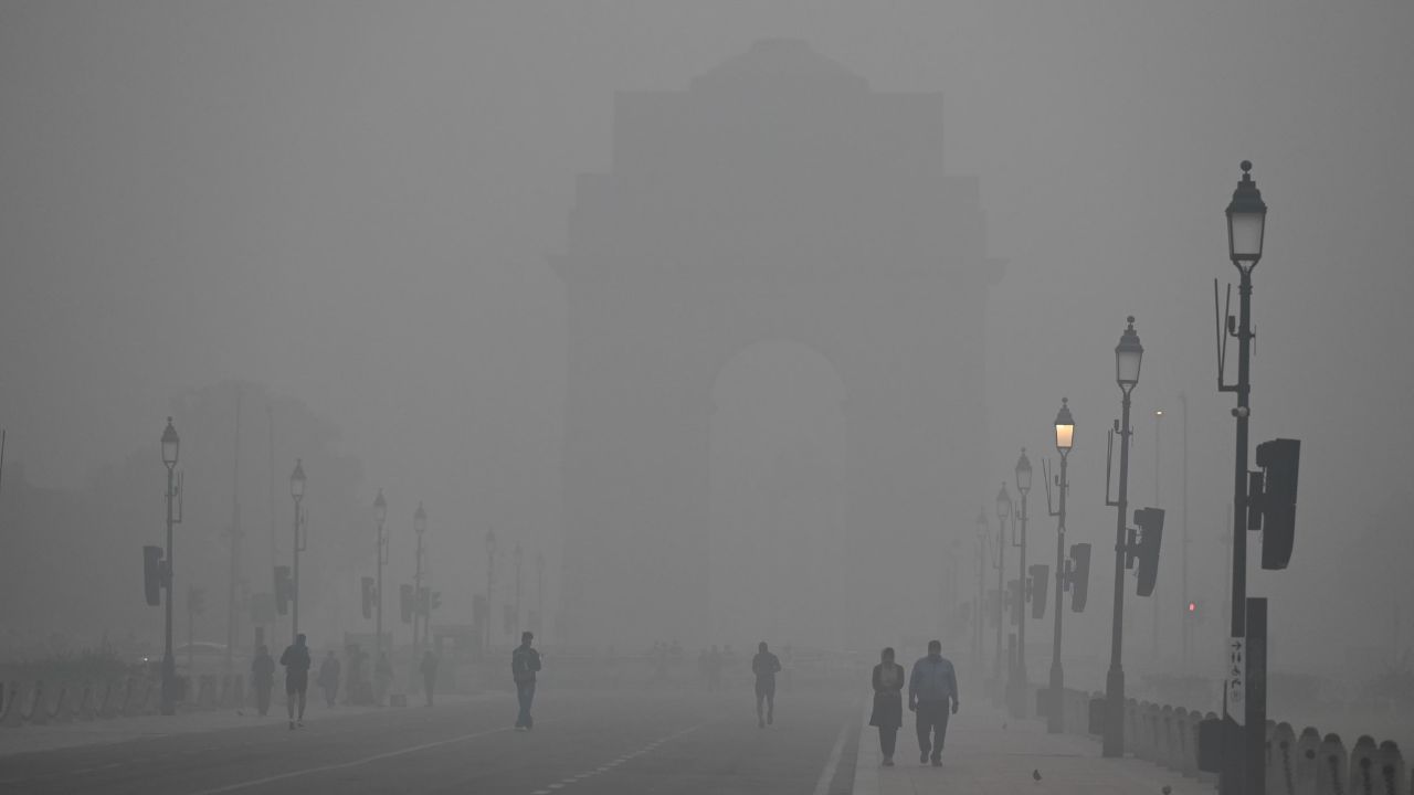 Weather Update: हिमाचल में बर्फबारी! दिल्ली में मौसम का सबसे ठंडा दिन, कोहरे से ढ़की राजधानी