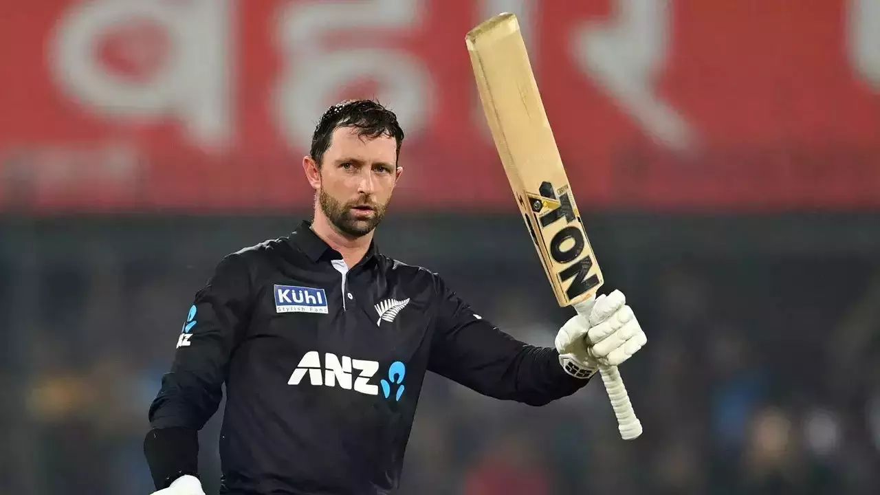 स्कॉटलैंड के सलामी बल्लेबाज जॉर्ज मुंसे पांचवें स्थान पर हैं। उन्होंने नीदरलैंड के खिलाफ वनडे में 191 रन की शानदार पारी खेली, जिसमें 14 चौके और 11 छक्के शामिल थे। इस पारी में मुंसे ने कुल 122 रन बाउंड्री से बनाए। (Img: Internet) स्कॉटलैंड के सलामी बल्लेबाज जॉर्ज मुंसे पांचवें स्थान पर हैं। उन्होंने नीदरलैंड के खिलाफ वनडे में 191 रन की शानदार पारी खेली, जिसमें 14 चौके और 11 छक्के शामिल थे। इस पारी में मुंसे ने कुल 122 रन बाउंड्री से बनाए। (Img: Internet)